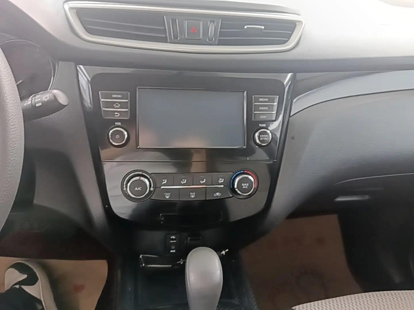 Nissan Qashqai 2017 2.0L CVT Elite Edition China V Standard — миниатюра 16