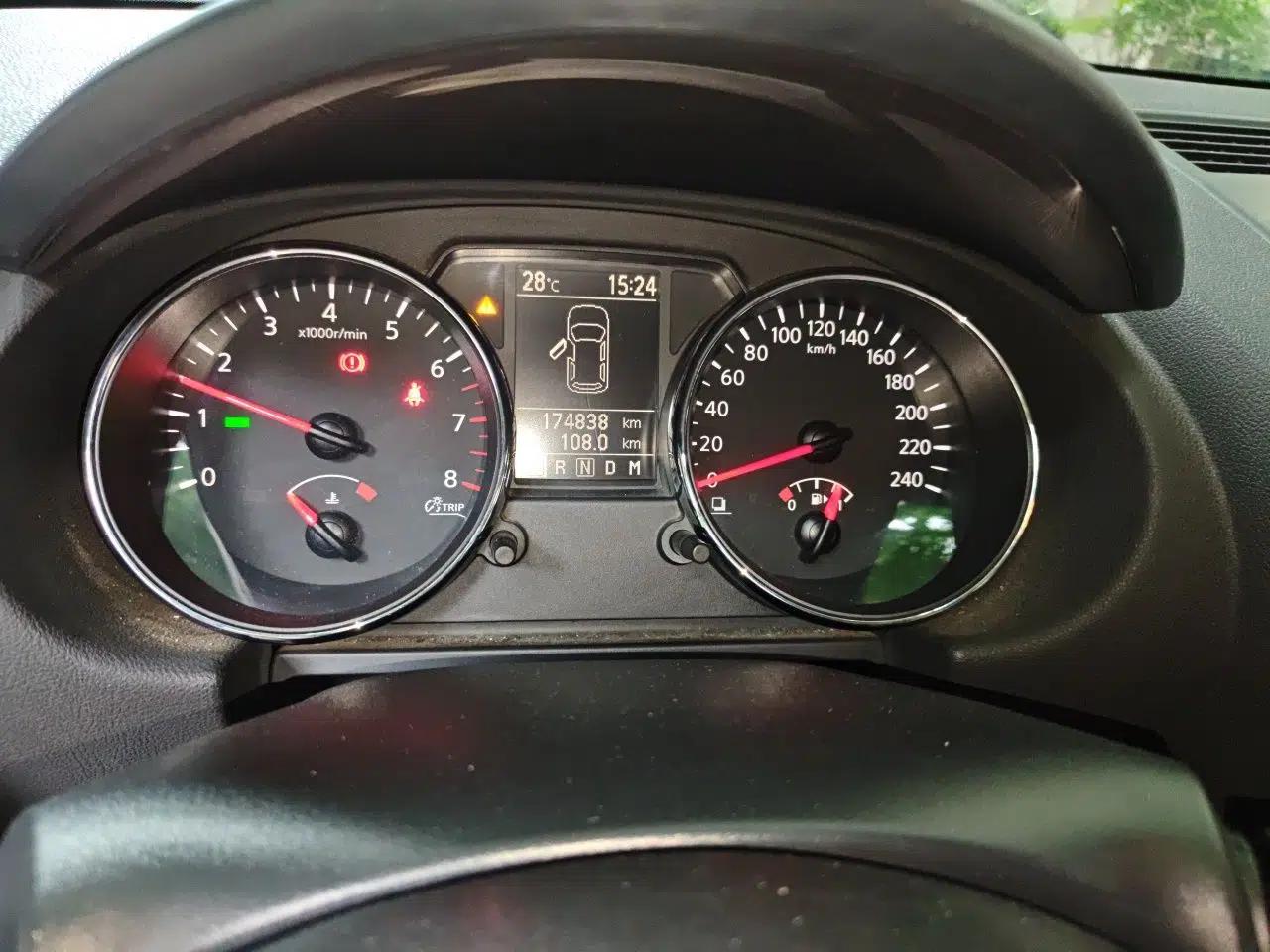 Nissan Qashqai 2012 2.0 XL Fire CVT 2WD — миниатюра 12