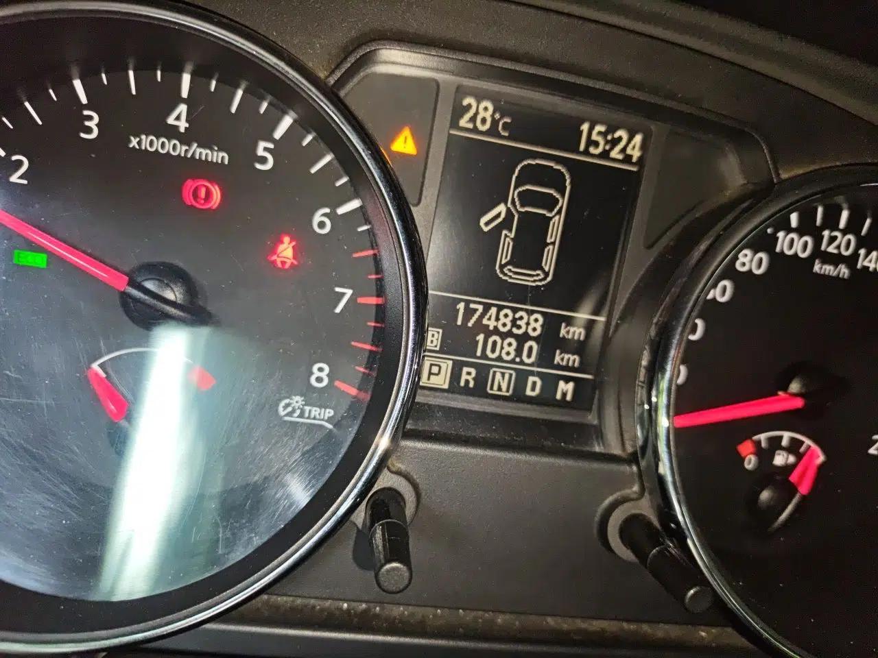 Nissan Qashqai 2012 2.0 XL Fire CVT 2WD — миниатюра 13
