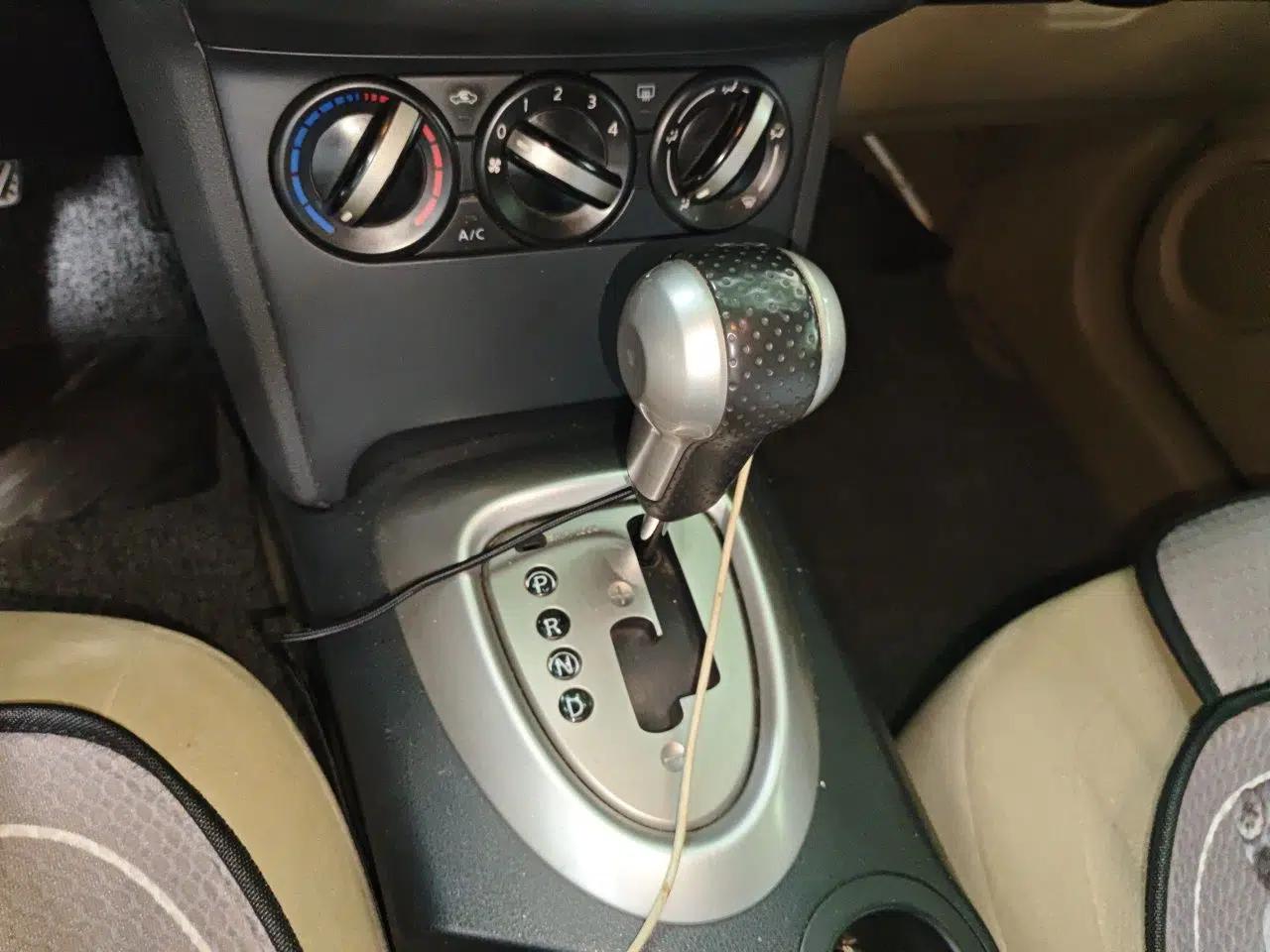 Nissan Qashqai 2012 2.0 XL Fire CVT 2WD — миниатюра 15
