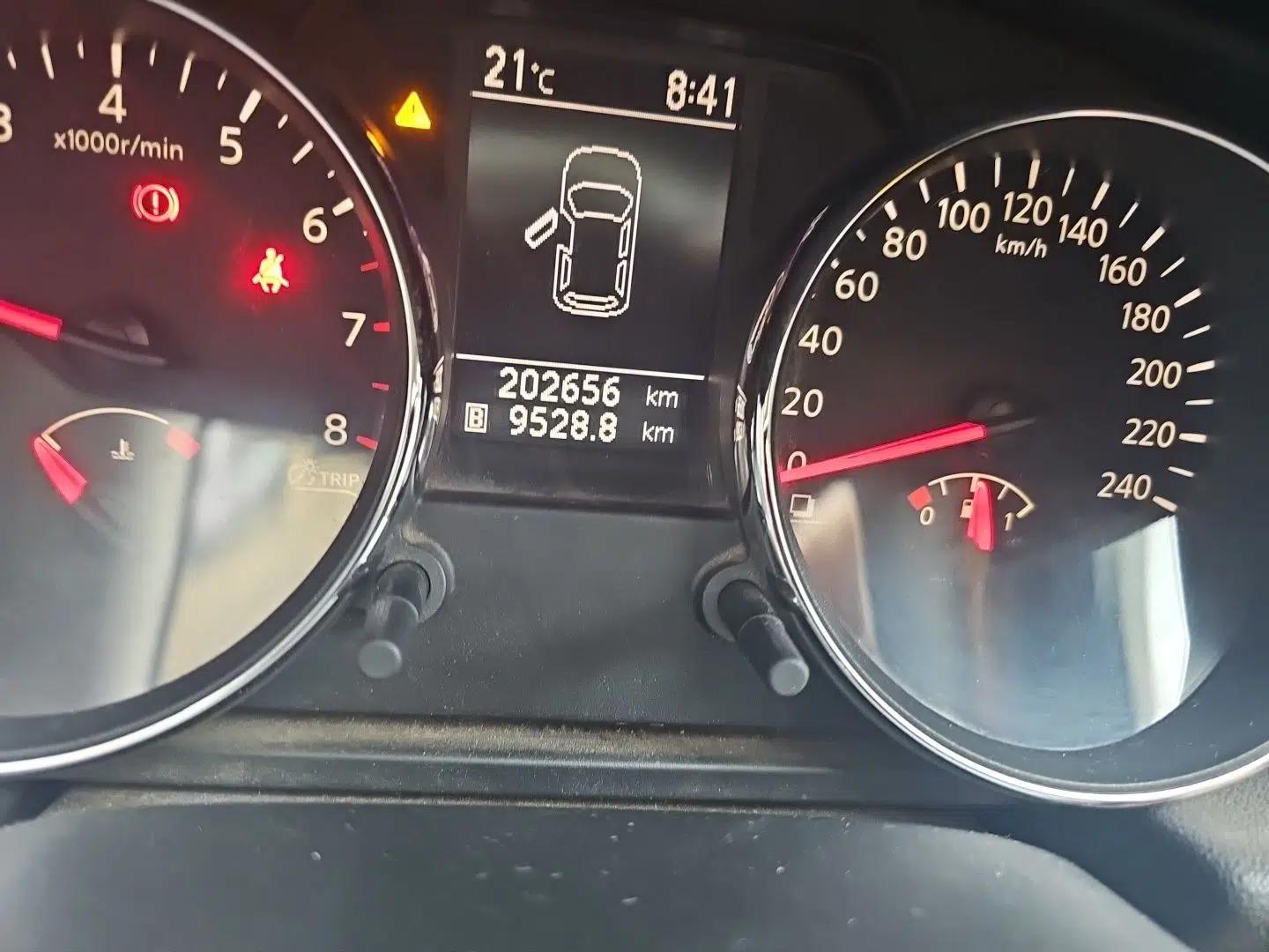Nissan Qashqai 2011 2.0 XL Fire 6MT 2WD — миниатюра 13