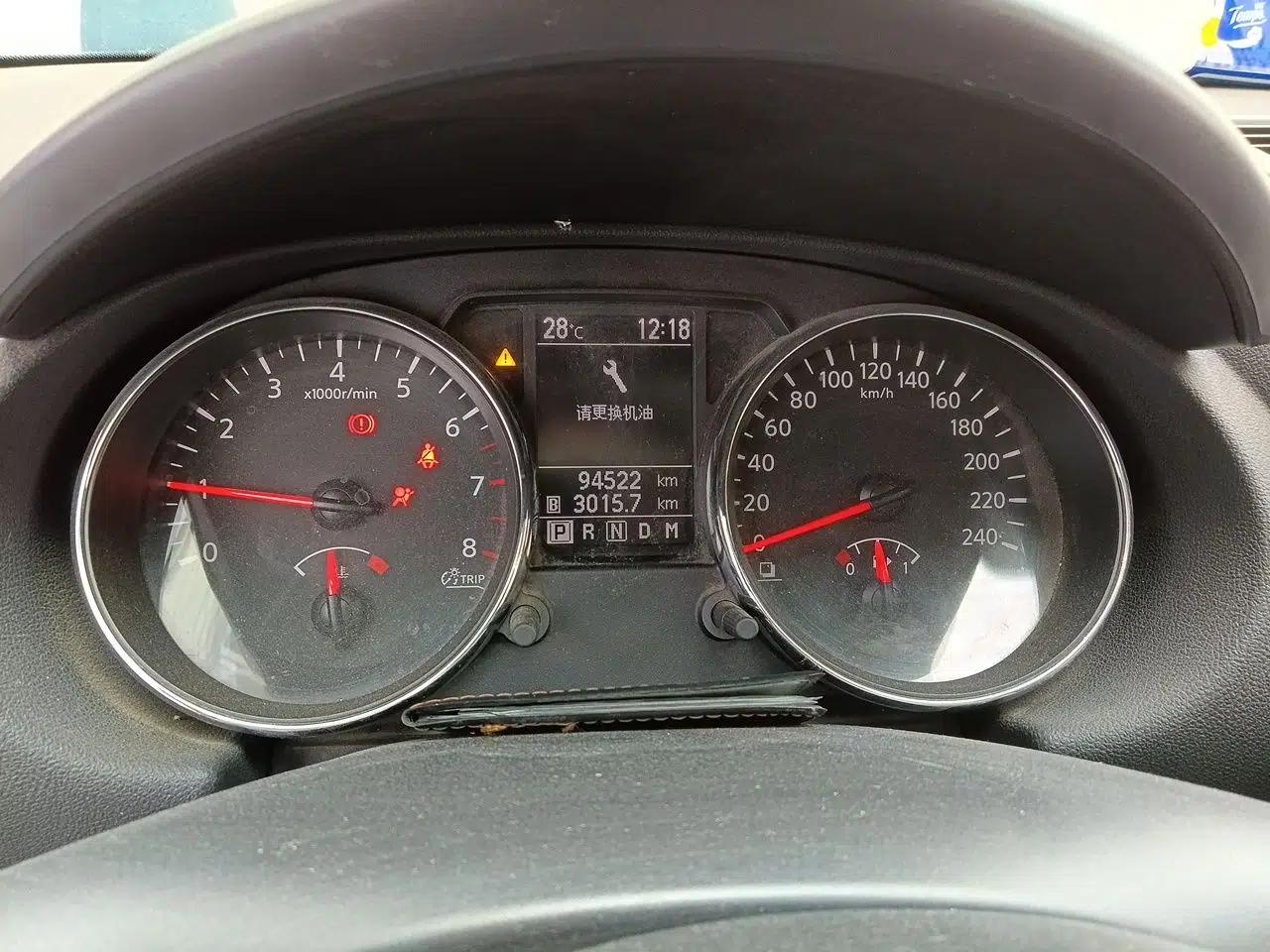 Nissan Qashqai 2012 2.0 XL Fire CVT 2WD — миниатюра 12