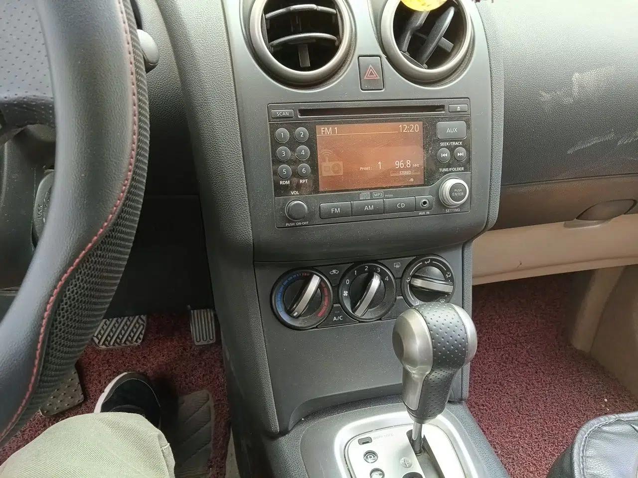 Nissan Qashqai 2012 2.0 XL Fire CVT 2WD — миниатюра 14