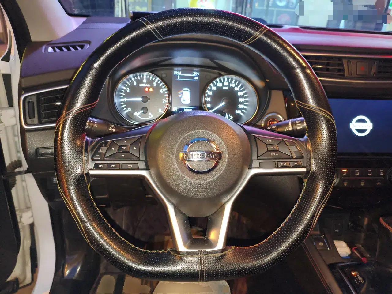 Nissan Qashqai 2019 2.0L CVT Luxury Edition — миниатюра 11