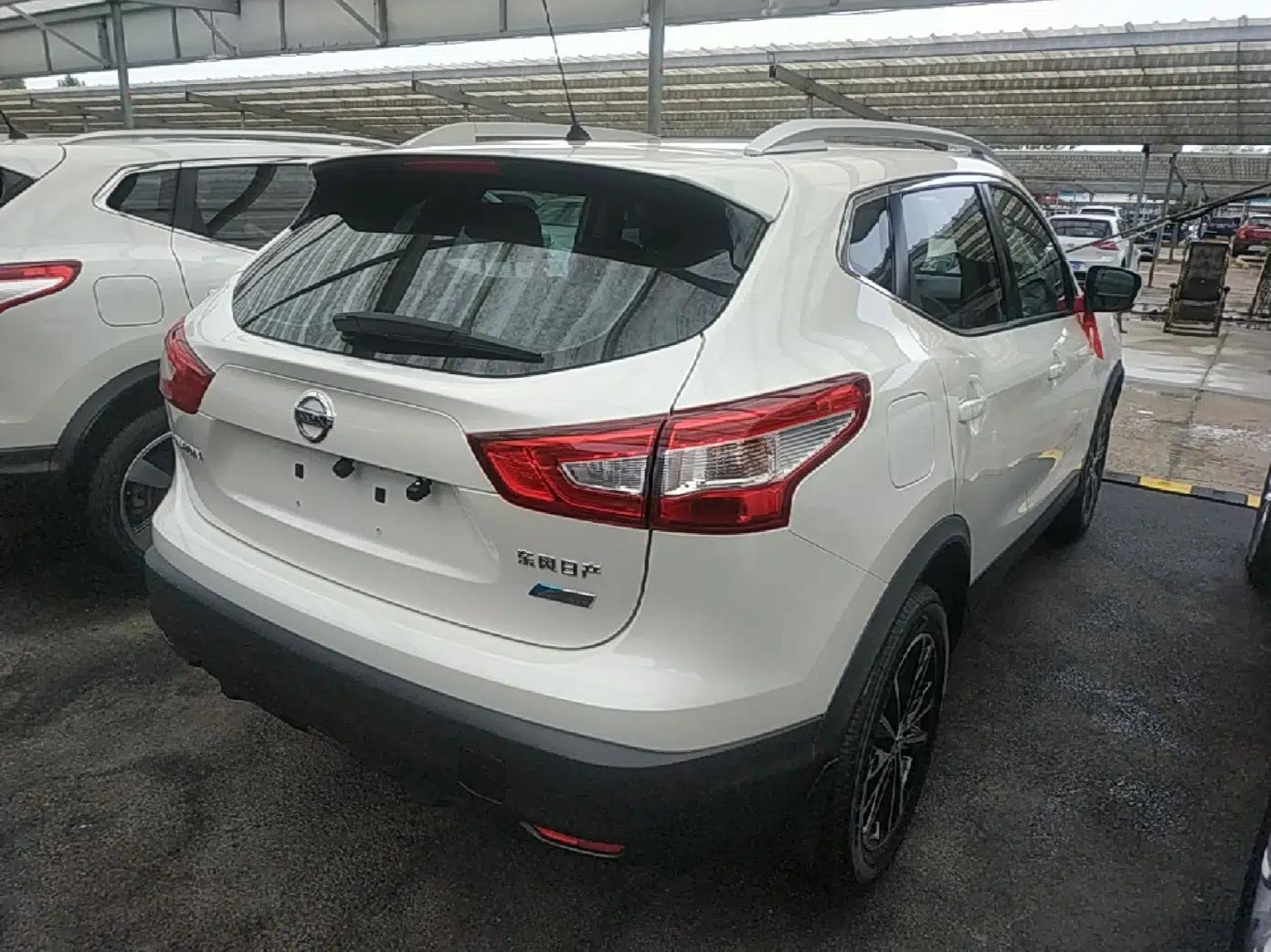 Nissan Qashqai 2016 2.0L CVT Elite Edition — миниатюра 6