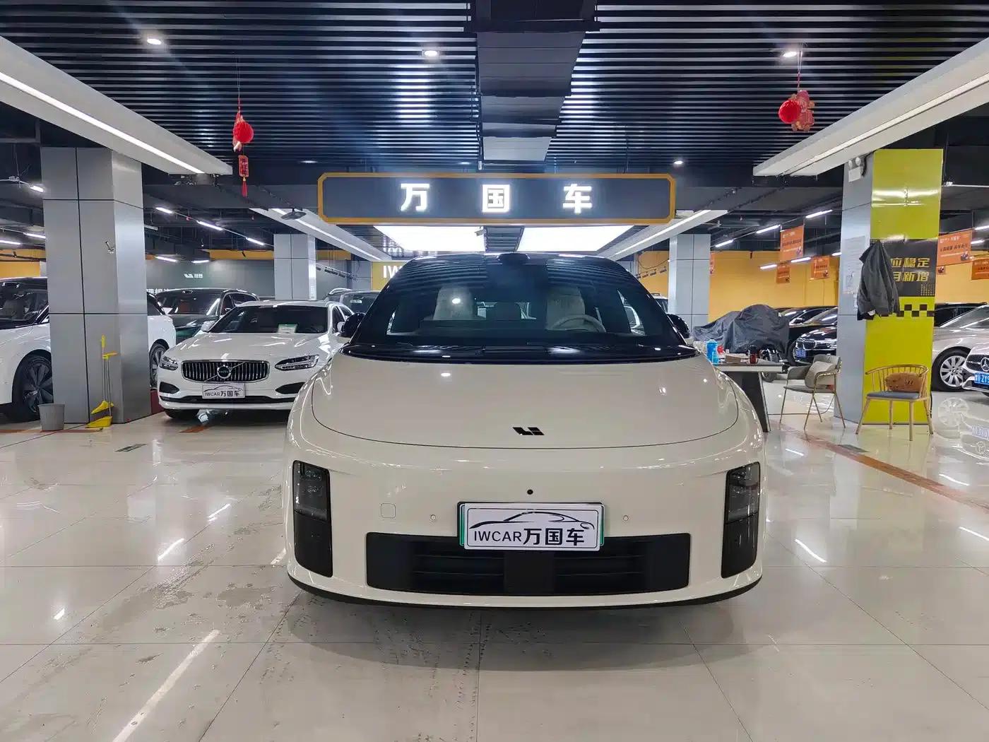 Li Auto i6 2025 Two-Wheel Drive Standard Edition — миниатюра 1