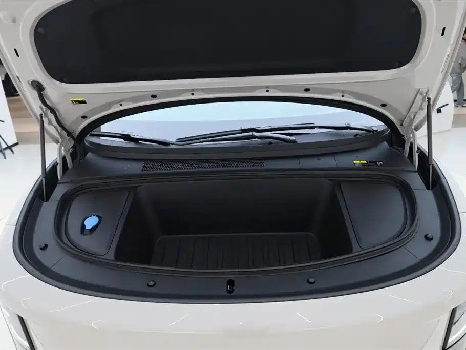 Li Auto i6 2025 Two-Wheel Drive Standard Edition — миниатюра 12