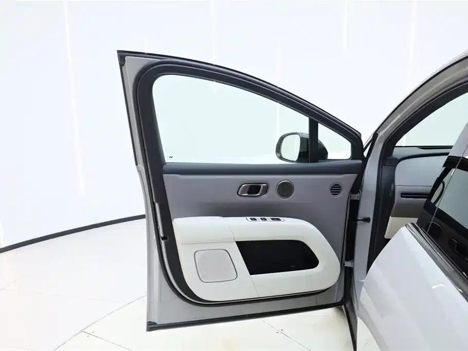 Li Auto i6 2025 Two-Wheel Drive Standard Edition — миниатюра 17