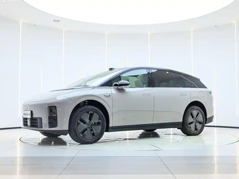 Li Auto i6 2025 Two-Wheel Drive Standard Edition — миниатюра 1