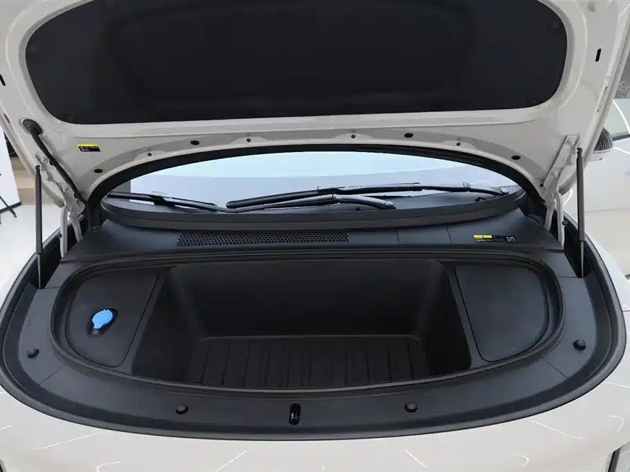 Li Auto i6 2025 Two-Wheel Drive Standard Edition — миниатюра 12