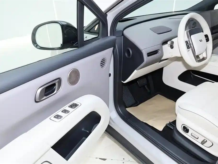 Li Auto i6 2025 Two-Wheel Drive Standard Edition — миниатюра 28