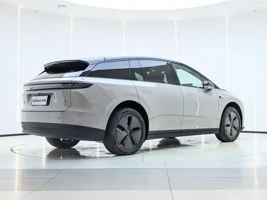 Li Auto i6 2025 Two-Wheel Drive Standard Edition — миниатюра 5