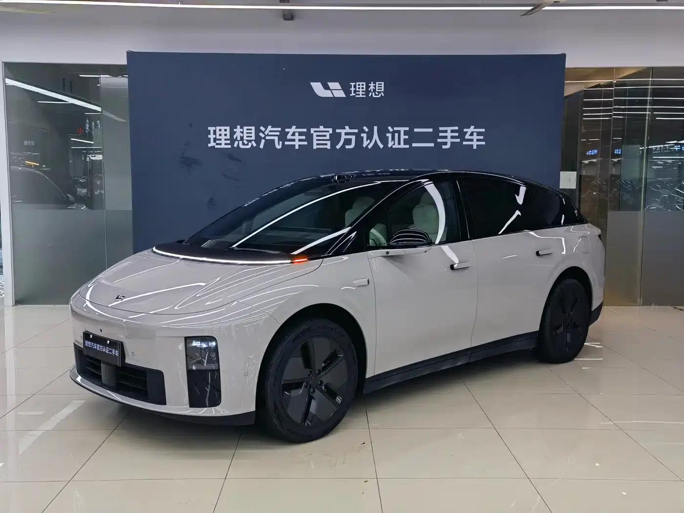 Li Auto i6 2025 Two-Wheel Drive Standard Edition — миниатюра 1