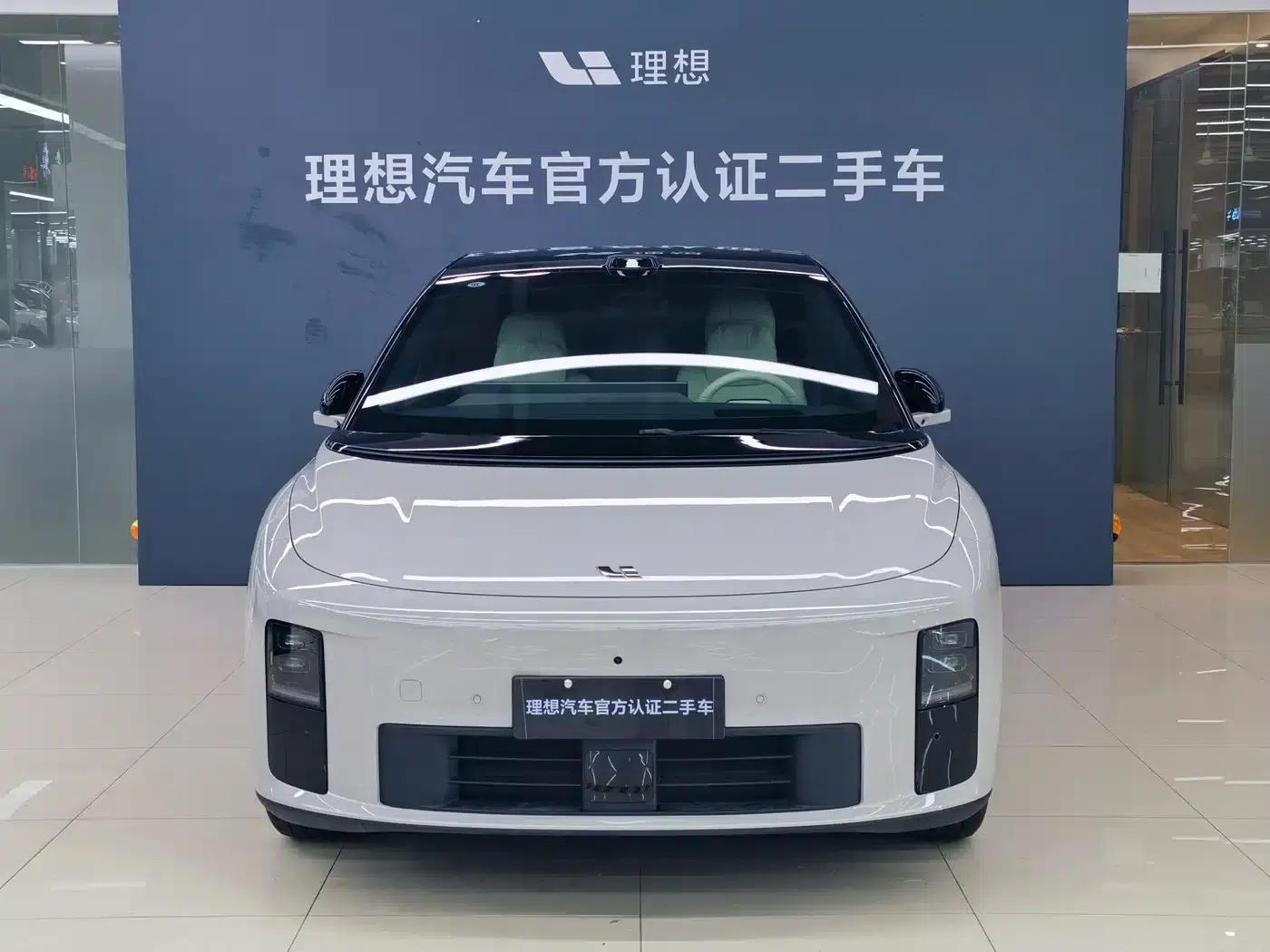 Li Auto i6 2025 Two-Wheel Drive Standard Edition — миниатюра 2