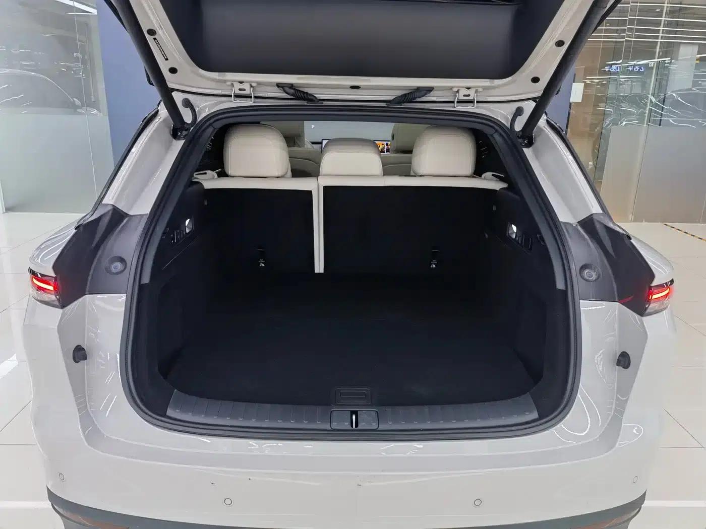Li Auto i6 2025 Two-Wheel Drive Standard Edition — миниатюра 15