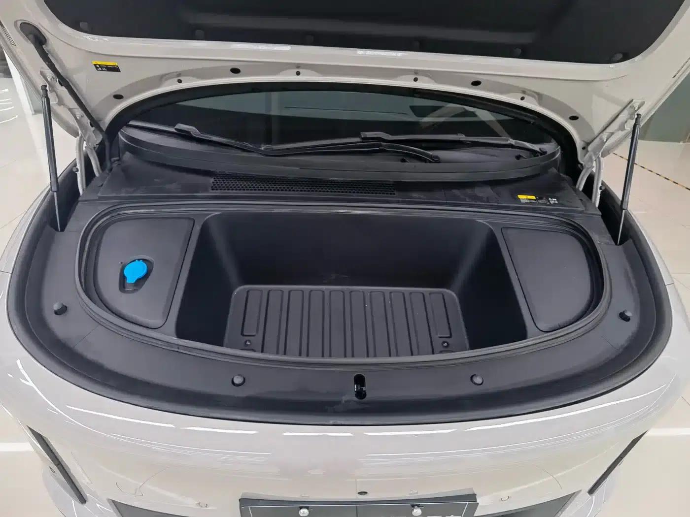 Li Auto i6 2025 Two-Wheel Drive Standard Edition — миниатюра 3