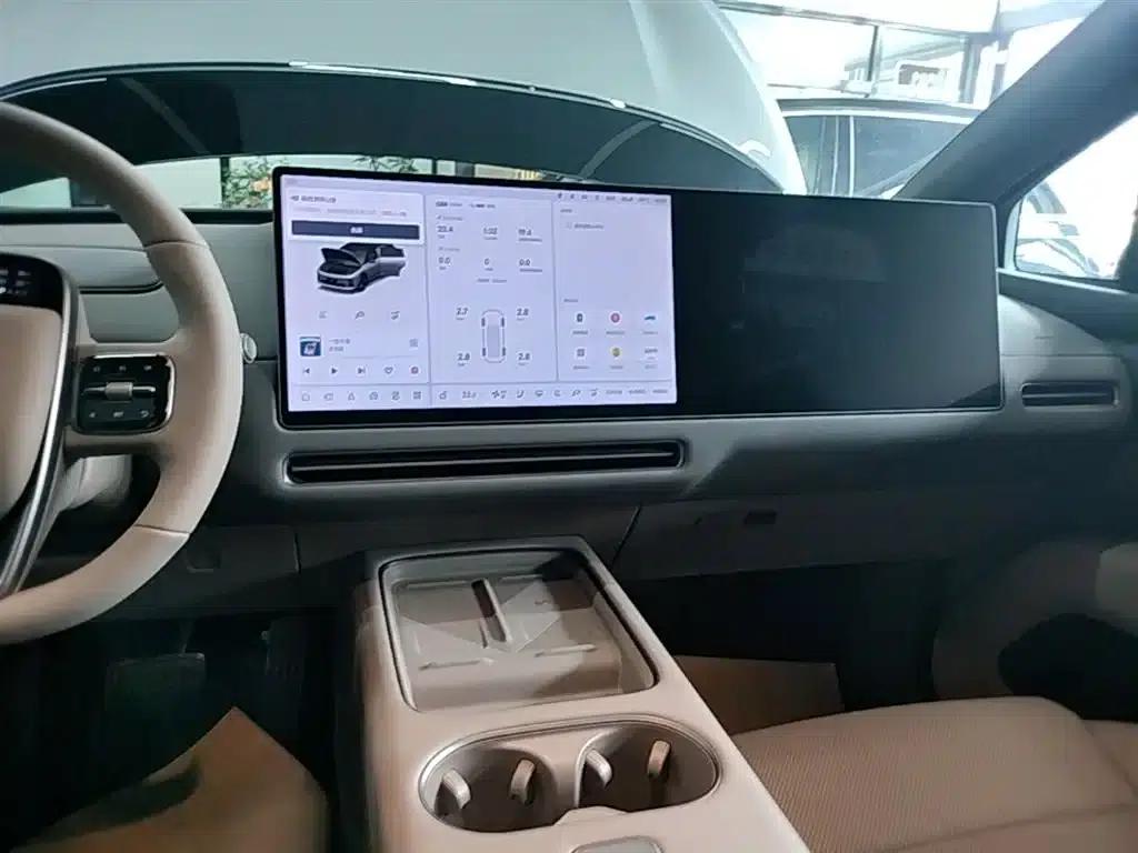 Li Auto i6 2025 Two-Wheel Drive Standard Edition — миниатюра 13