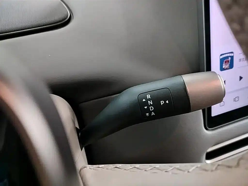 Li Auto i6 2025 Two-Wheel Drive Standard Edition — миниатюра 14