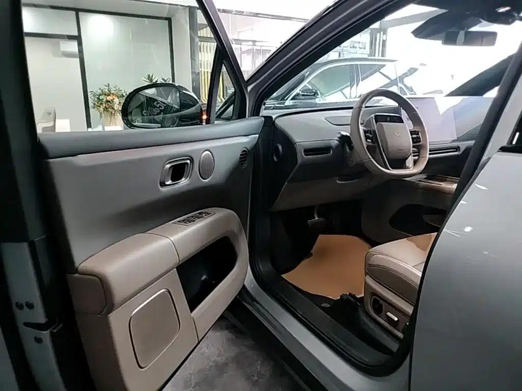 Li Auto i6 2025 Two-Wheel Drive Standard Edition — миниатюра 16
