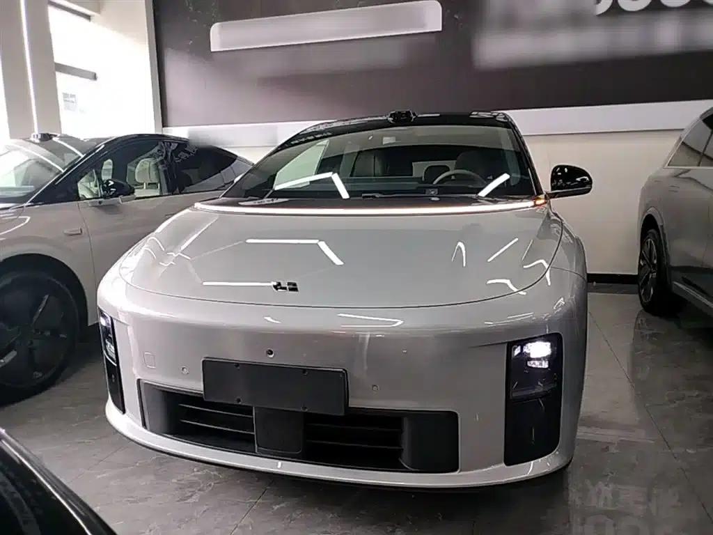 Li Auto i6 2025 Two-Wheel Drive Standard Edition — миниатюра 3