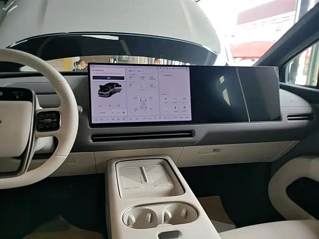 Li Auto i6 2025 Two-Wheel Drive Standard Edition — миниатюра 13