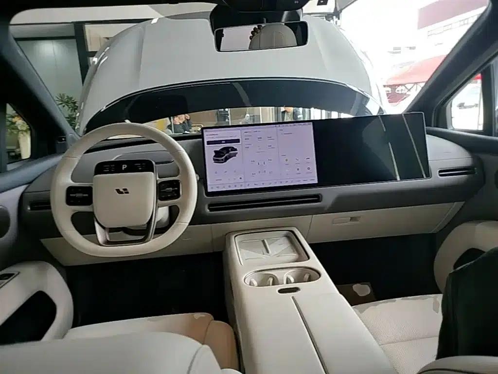 Li Auto i6 2025 Two-Wheel Drive Standard Edition — миниатюра 10