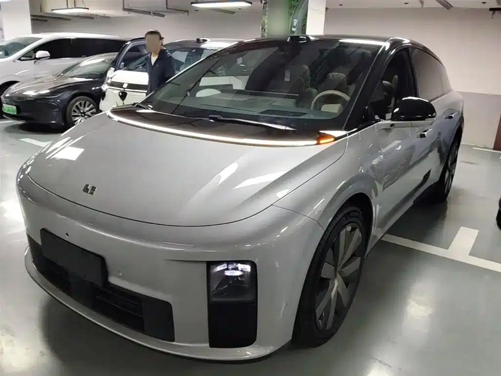 Li Auto i6 2025 Two-Wheel Drive Standard Edition — миниатюра 2