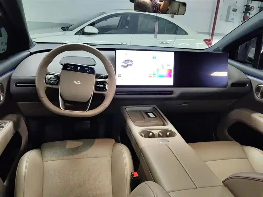 Li Auto i6 2025 Two-Wheel Drive Standard Edition — миниатюра 10