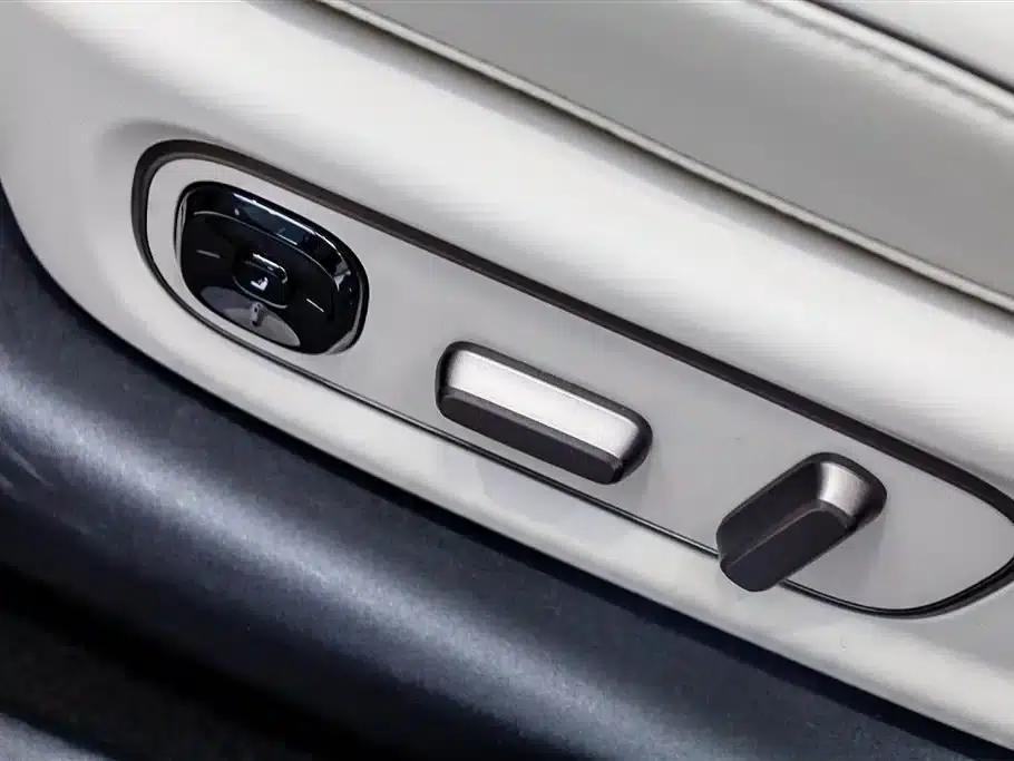 Li Auto i8 2025 Standard Edition — миниатюра 29