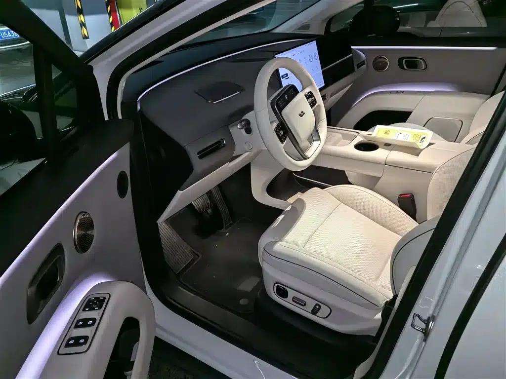 Li Auto i8 2025 Standard Edition — миниатюра 2