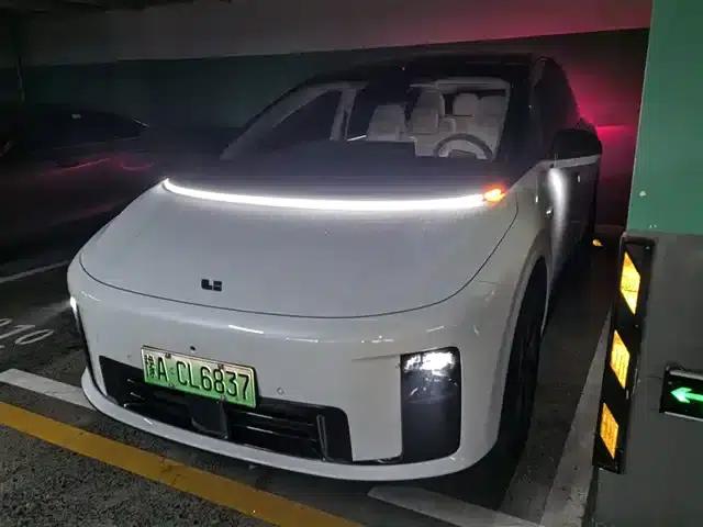 Li Auto i8 2025 Standard Edition