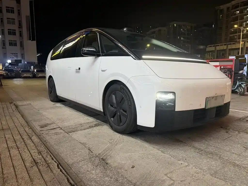 Li Auto MEGA 2024 Ultra — миниатюра 1