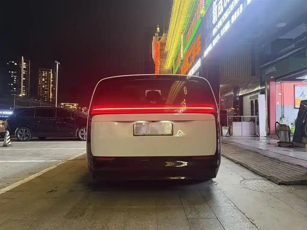 Li Auto MEGA 2024 Ultra — миниатюра 7