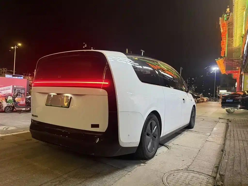 Li Auto MEGA 2024 Ultra — миниатюра 8