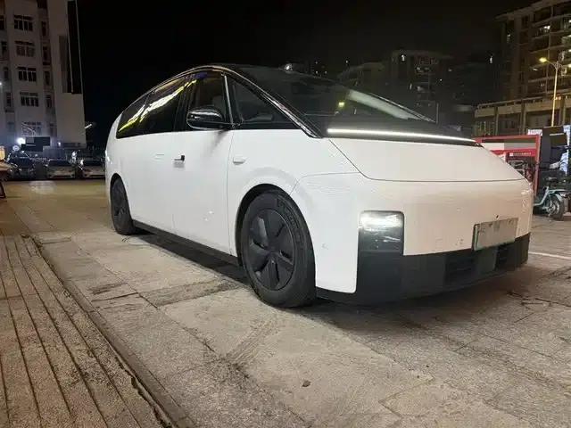 Li Auto MEGA 2024 Ultra