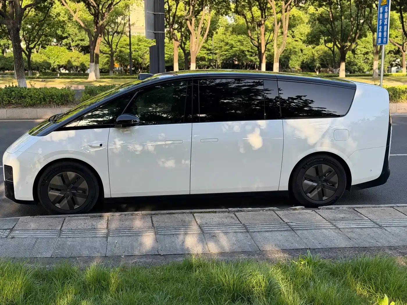 Li Auto MEGA 2024 Ultra — миниатюра 4
