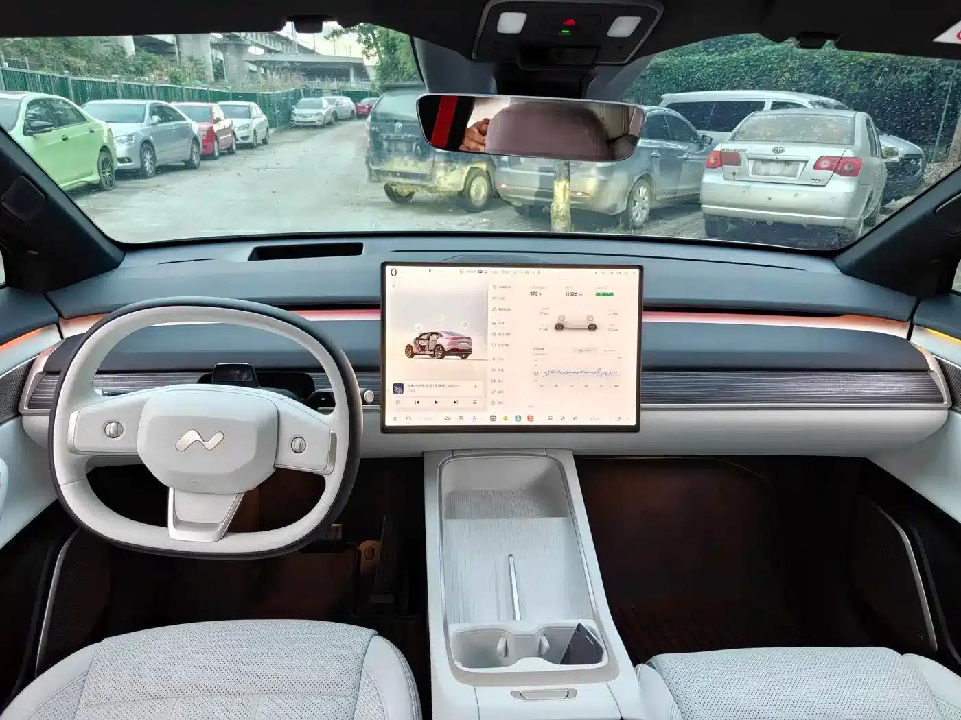 L60 2024 Model 85kWh Rear-Wheel Drive — миниатюра 11