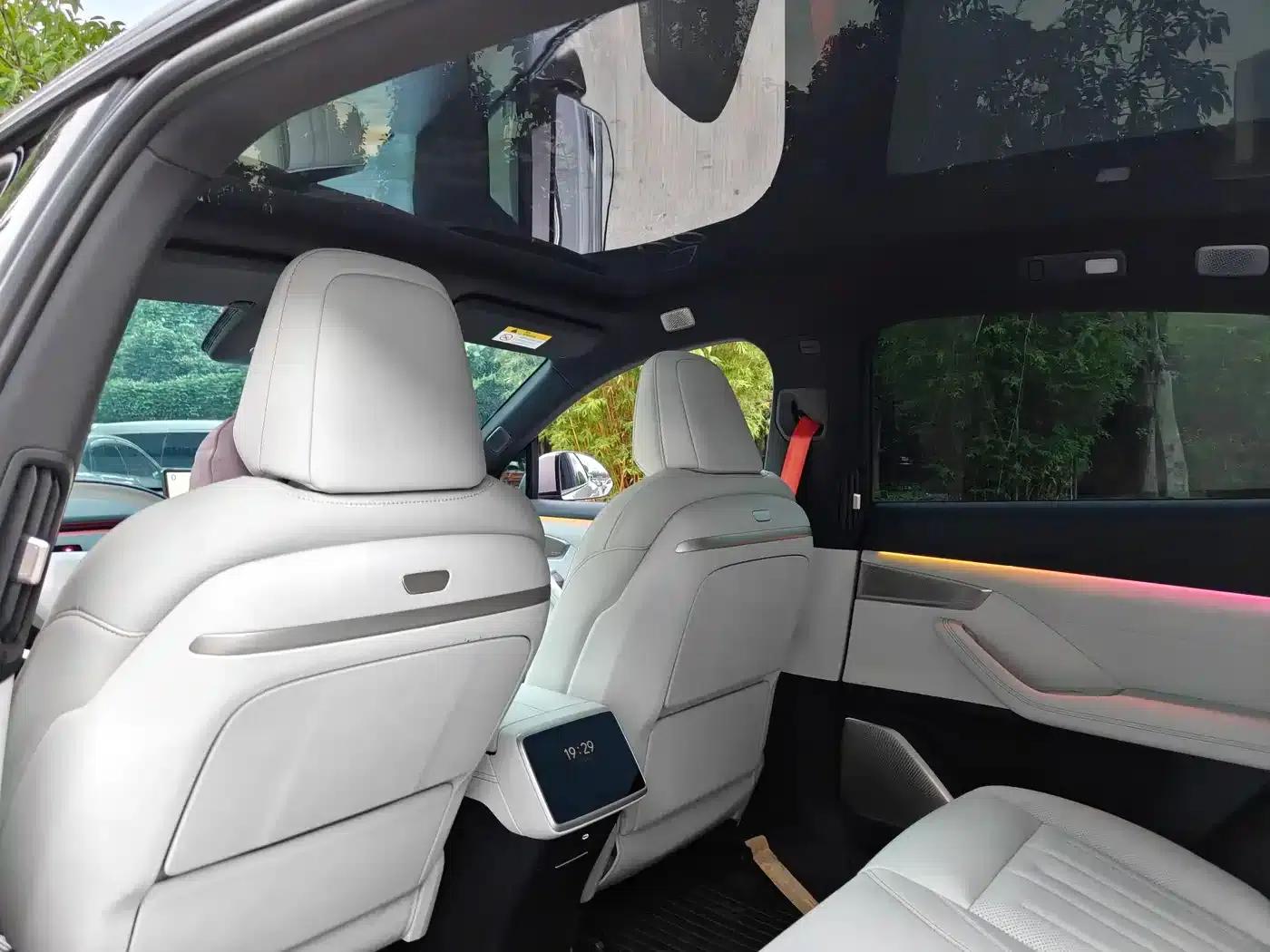 L60 2024 Model 85kWh Rear-Wheel Drive — миниатюра 12