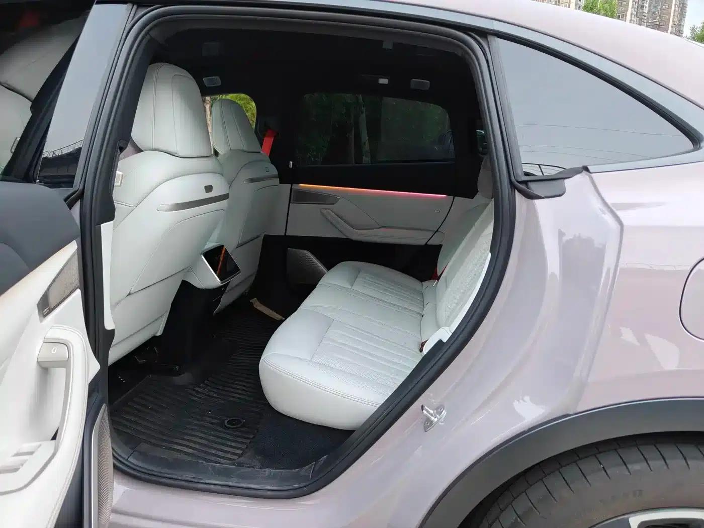 L60 2024 Model 85kWh Rear-Wheel Drive — миниатюра 13
