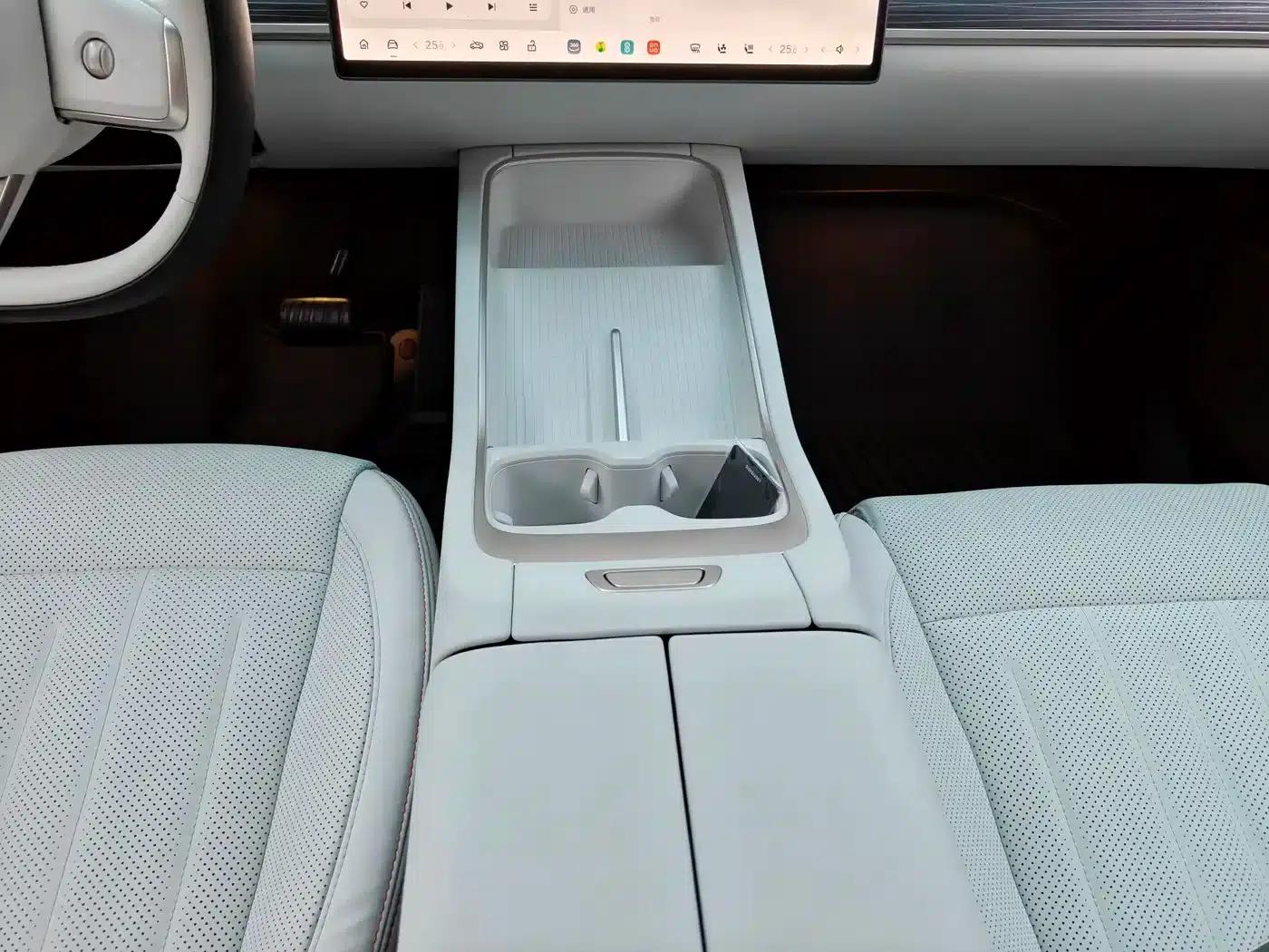 L60 2024 Model 85kWh Rear-Wheel Drive — миниатюра 8