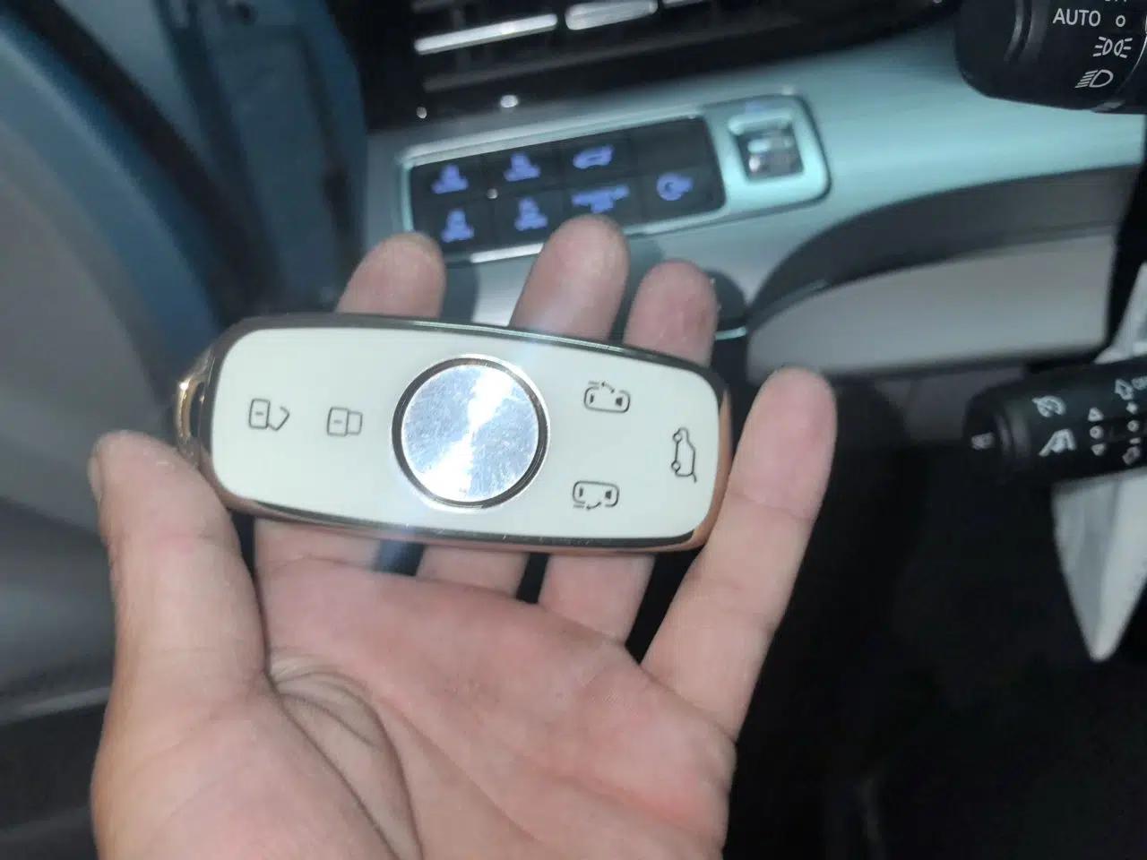 Roewe iMAX8 2022 400TGI Prestige Edition — миниатюра 9