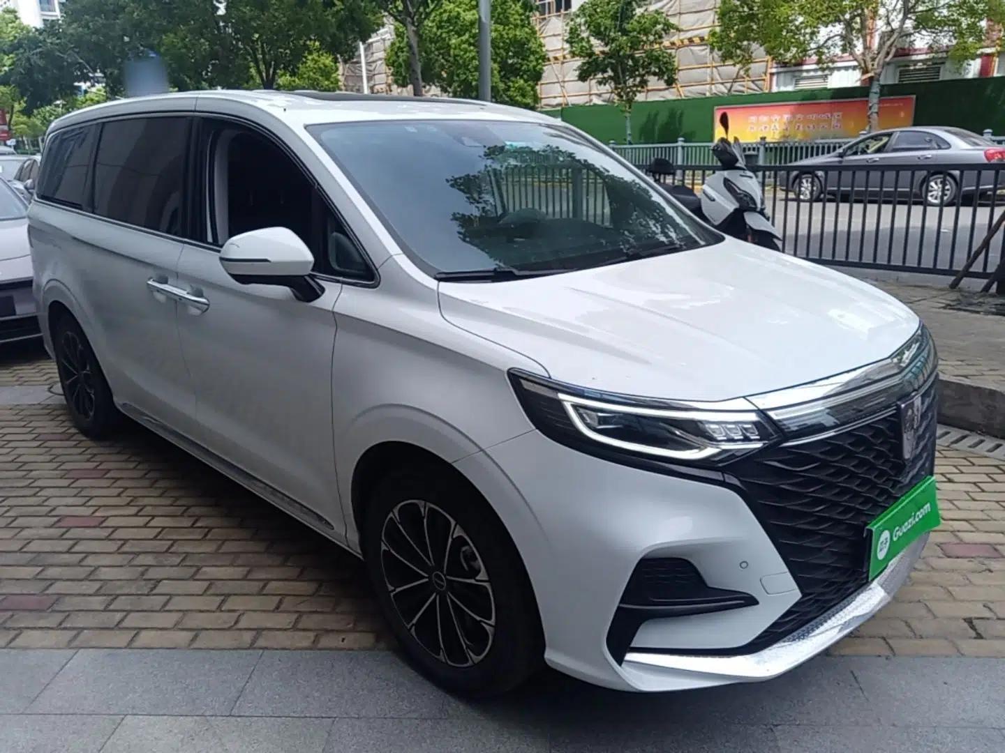 Roewe iMAX8 2021 400TGI Supreme Series Prestige Edition — миниатюра 6