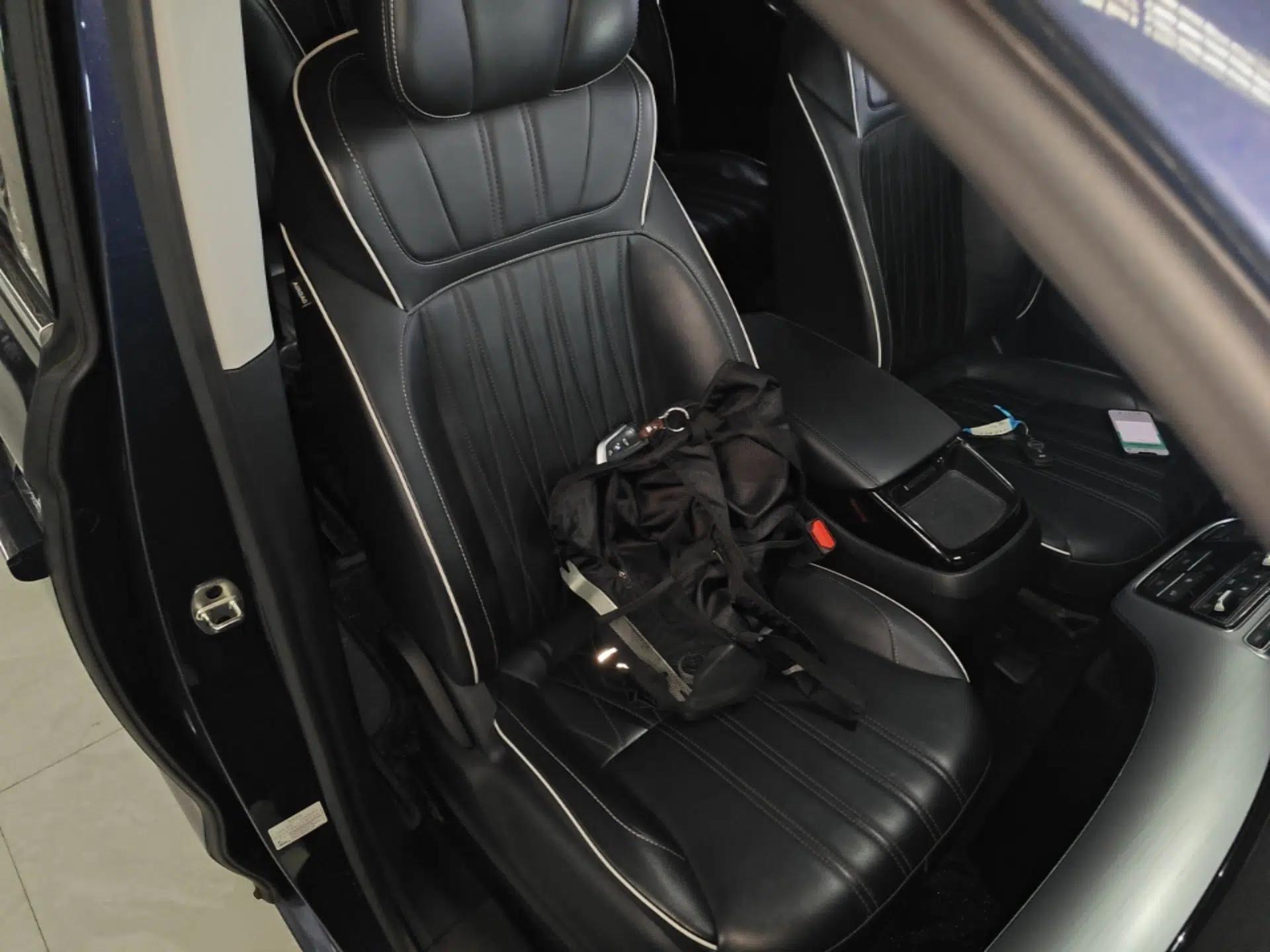 Roewe iMAX8 2022 Model 400TGI Exclusive Version for Key Accounts — миниатюра 23