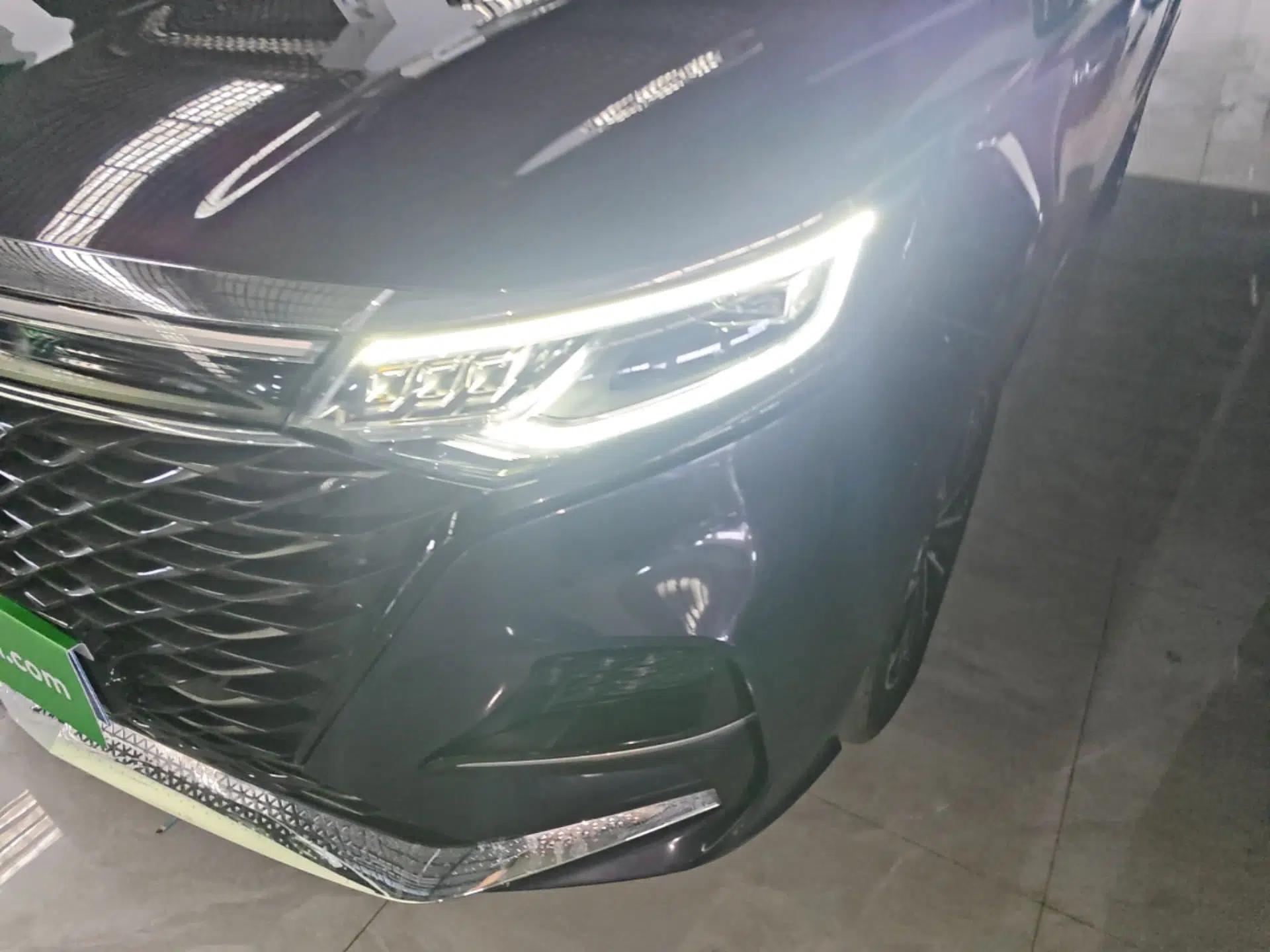 Roewe iMAX8 2022 Model 400TGI Exclusive Version for Key Accounts — миниатюра 9