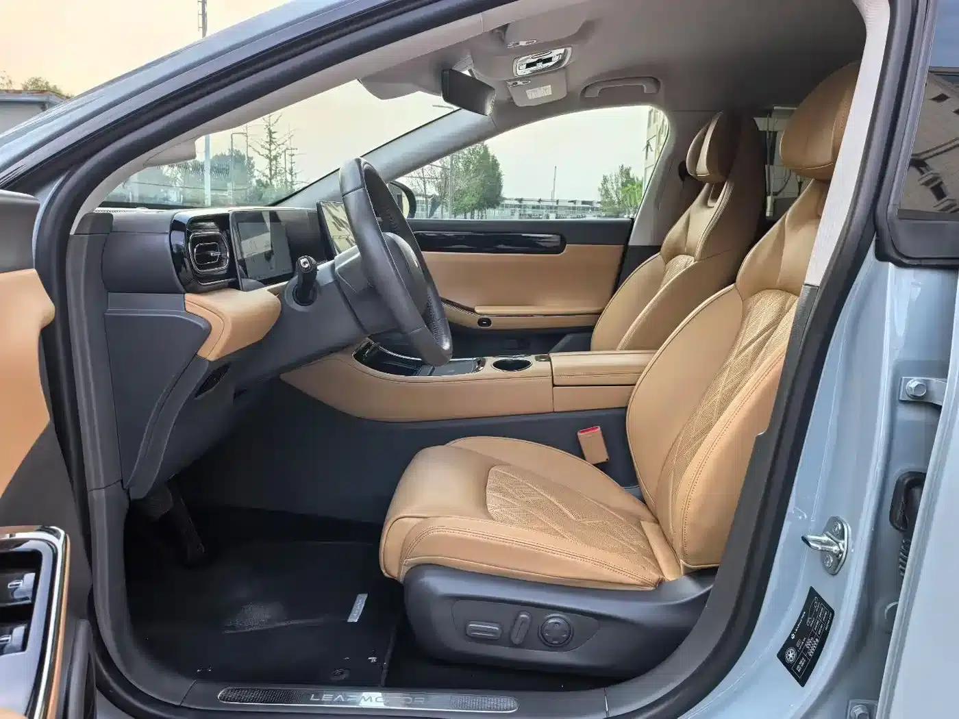 Leapmotor C01 2024 Range Extended 316 Premium Edition — миниатюра 4