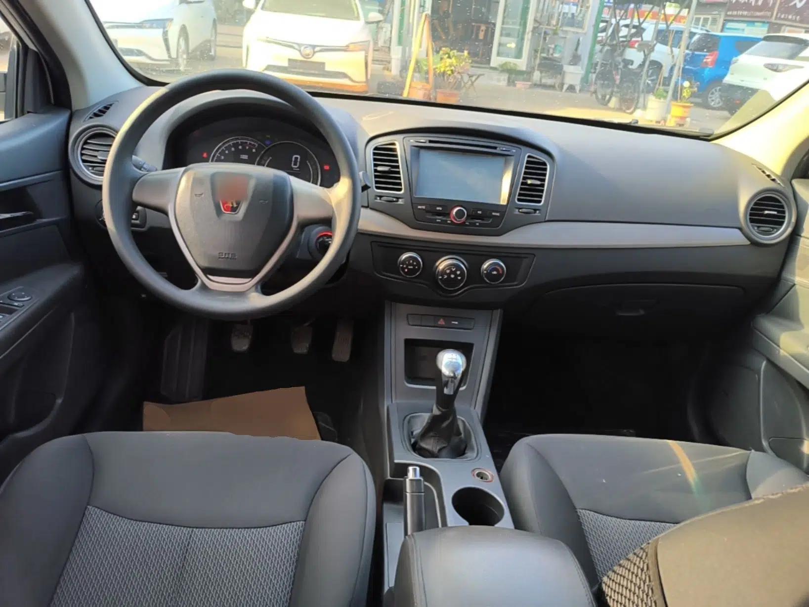 Roewe 350 2015 1.5L Manual Luxury Sunroof Edition — миниатюра 12