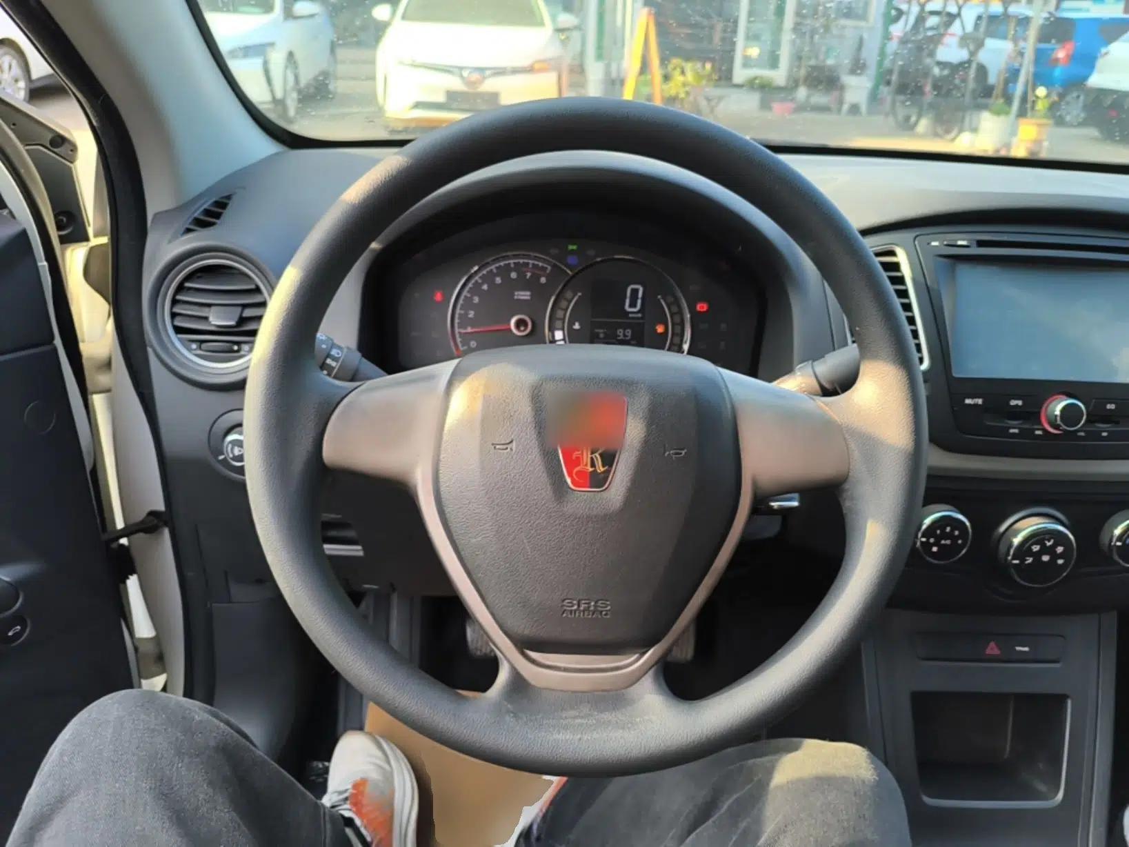Roewe 350 2015 1.5L Manual Luxury Sunroof Edition — миниатюра 13