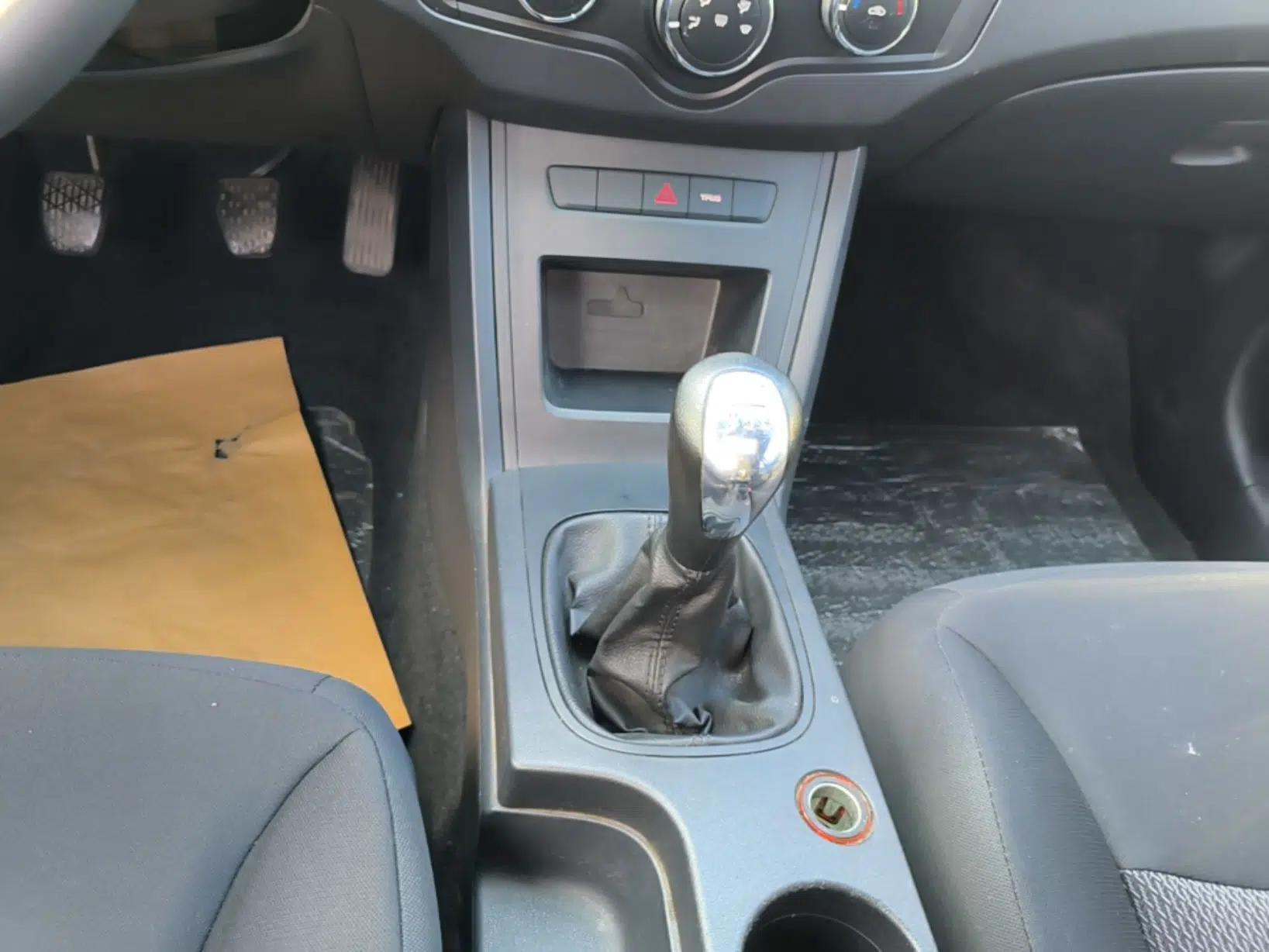 Roewe 350 2015 1.5L Manual Luxury Sunroof Edition — миниатюра 16