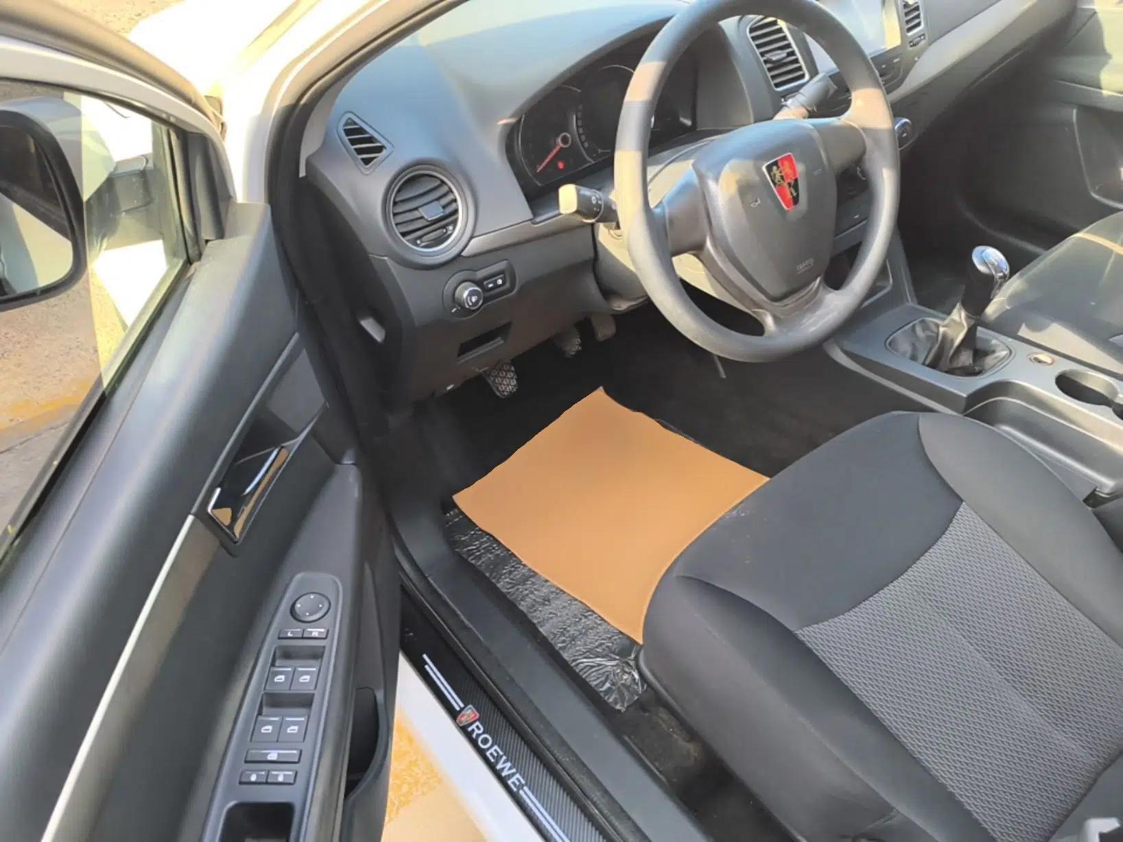 Roewe 350 2015 1.5L Manual Luxury Sunroof Edition — миниатюра 18