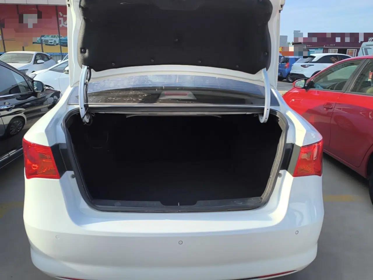 Roewe 350 2015 1.5L Manual Luxury Sunroof Edition — миниатюра 21